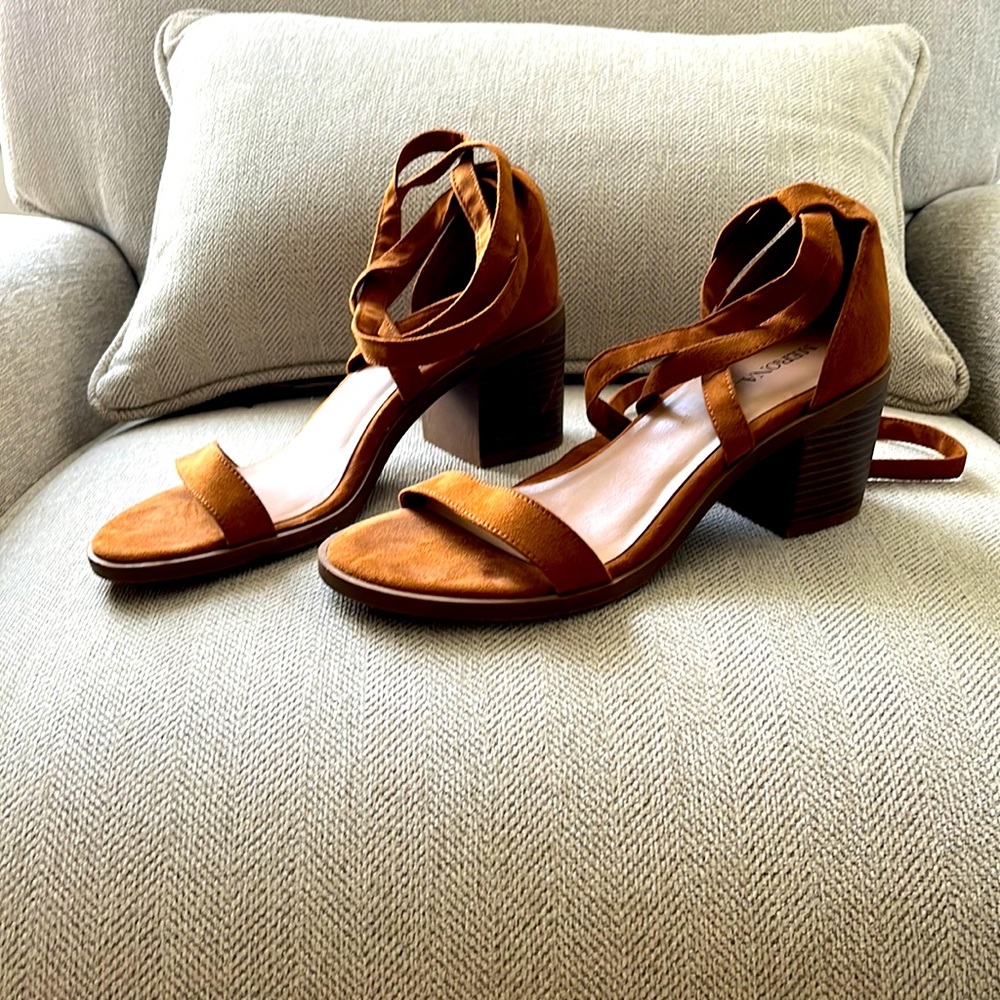 Medrano Brown lace up Heel